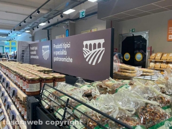 Capranica - L’inaugurazione del centro commerciale all'ex Mineral Neri