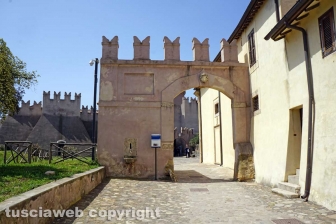 L'inaugurazione dell'ostello nel castello di Santa Severa