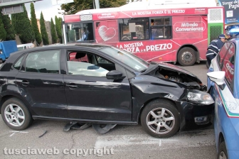 L'incidente che ha coinvolto un'auto della polizia