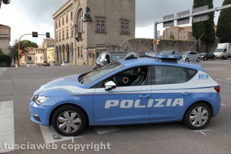 L'incidente che ha coinvolto un'auto della polizia