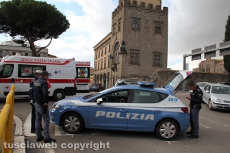 L'incidente che ha coinvolto un'auto della polizia