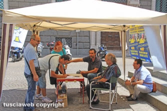 L\'iniziativa dell\'opposizione #tuttiacasa