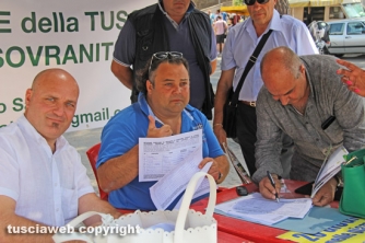 L\'iniziativa dell\'opposizione #tuttiacasa