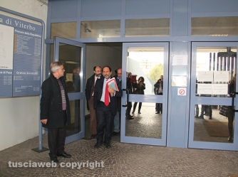 Ingroia indagato per calunnia, l\'ex pm a Viterbo per l\'interrogatorio - L\'uscita