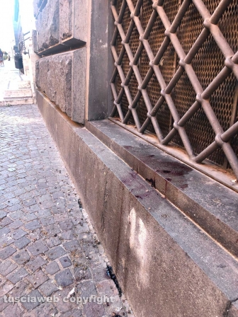 Viterbo - Lite con rissa finisce a coltellate - Il luogo dell'aggressione davanti all'ex sede della Banca d'Italia