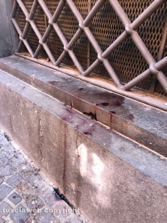 Viterbo - Lite con rissa finisce a coltellate - Il luogo dell'aggressione davanti all'ex sede della Banca d'Italia