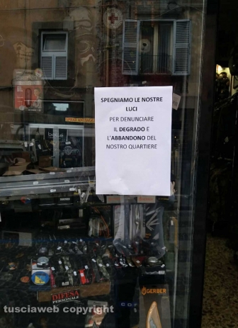 Viterbo - Lite in via Cairoli - La protesta dei negozianti