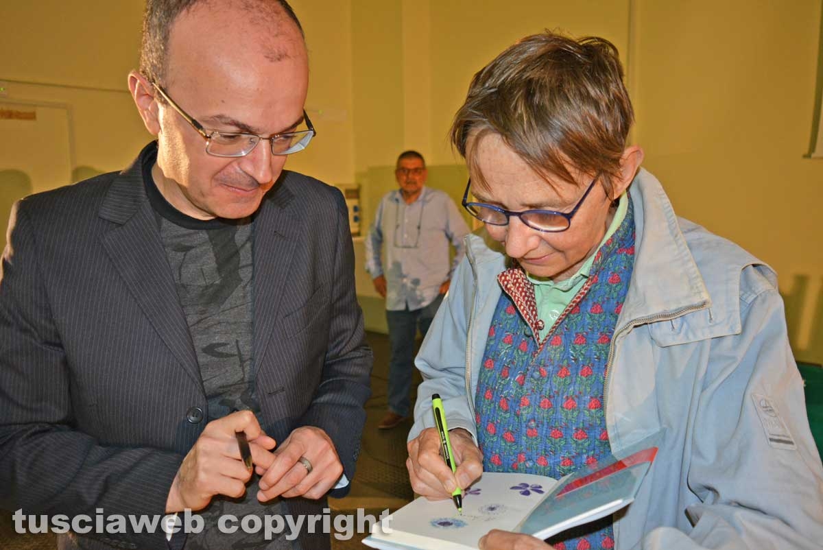 Viterbo - Susanna Tamaro e il dirigente scolastico dell'istituto tecnico Luca Damiani