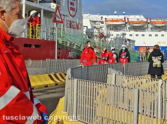 Civitavecchia - Sbarco dei migranti dalla ong Life Support