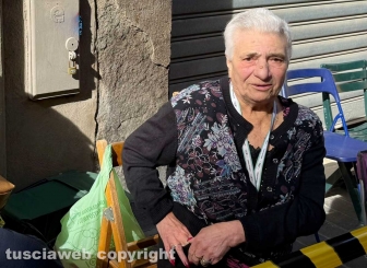 Trasporto della macchina di Santa Rosa - Lo sgombero delle sedie e l'attesa sul percorso - Angela Masala