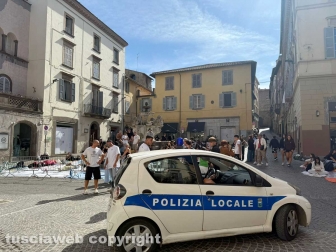 Trasporto della Macchina di Santa Rosa - Lo sgombero delle sedie e l'attesa sul percorso