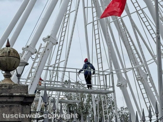 Viterbo - Pratogiardino Lucio Battisti - Lo smontaggio della ruota panoramica