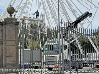 Viterbo - Pratogiardino Lucio Battisti - Lo smontaggio della ruota panoramica