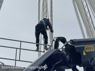 Viterbo - Pratogiardino Lucio Battisti - Lo smontaggio della ruota panoramica