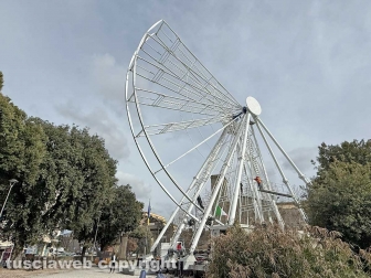 Viterbo - Pratogiardino Lucio Battisti - Lo smontaggio della ruota panoramica