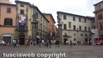 Viterbo - Lo spettacolare intervento dei vigili del fuoco