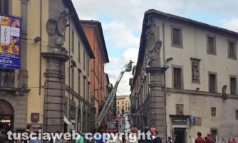 Viterbo - Lo spettacolare intervento dei vigili del fuoco