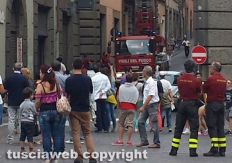 Viterbo - Lo spettacolare intervento dei vigili del fuoco
