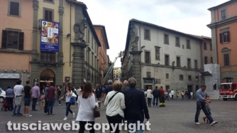 Viterbo - Lo spettacolare intervento dei vigili del fuoco