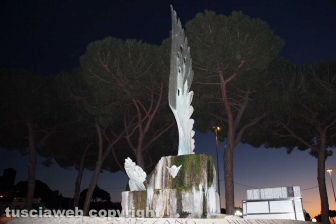 Lo spettacolo delle fontane ghiacciate