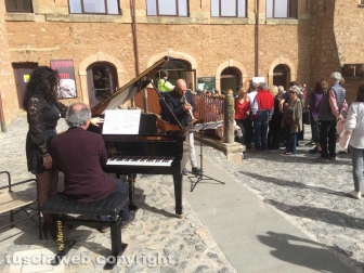 Sutri - Luca Seccafieno e Fabrizio Viti ospiti di Vittorio Sgarbi