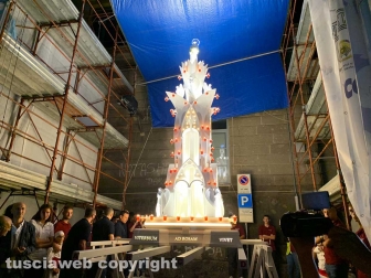 Santa Rosa - La minimacchina del centro storico Luce di Rosa incanta i viterbesi