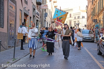 Ludika 1243 - La sfilata in centro