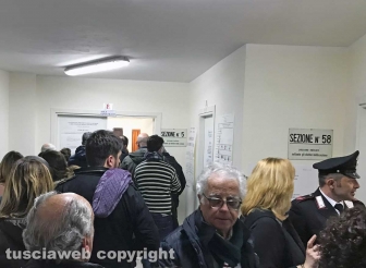 Lunghe file ai seggi