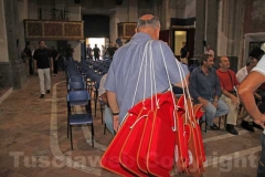 La consegna dei ciuffi