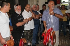 La consegna dei ciuffi