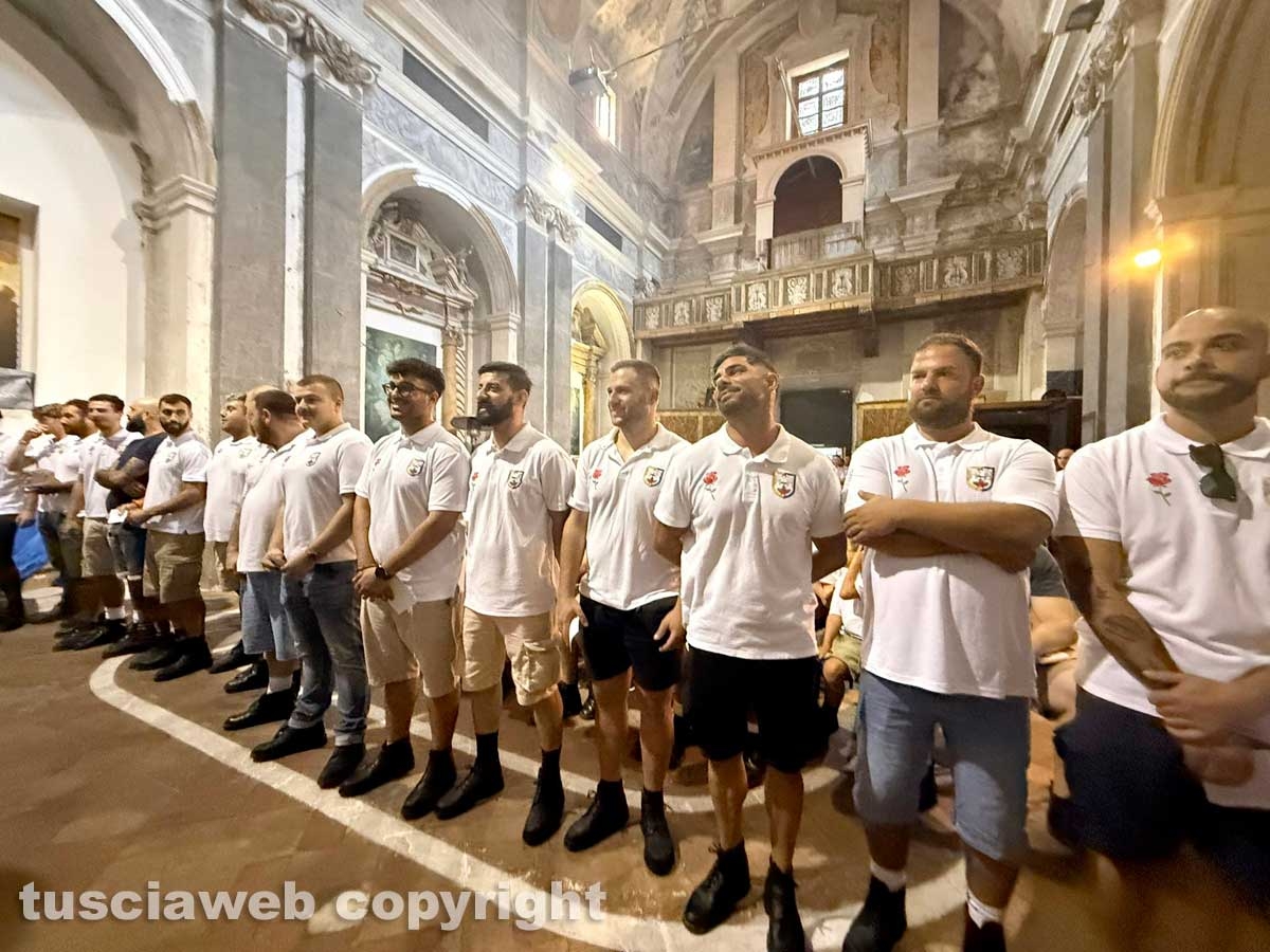 Santa Rosa - Viterbo - La prova generale dei facchini alla ex chiesa della Pace - La consegna dei ciuffi e spallette