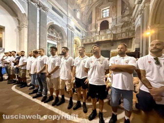 Santa Rosa - Viterbo - La prova generale dei facchini alla ex chiesa della Pace - La consegna dei ciuffi e spallette