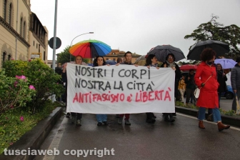 La manifestazione contro gli atti di violenza fascista "Mai in silenzio" indetta dalla Rete degli studenti medi
