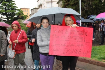La manifestazione contro gli atti di violenza fascista "Mai in silenzio" indetta dalla Rete degli studenti medi