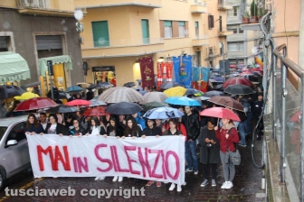 La manifestazione contro gli atti di violenza fascista "Mai in silenzio" indetta dalla Rete degli studenti medi