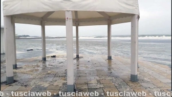 Maltempo, mareggiata a Tarquinia Lido