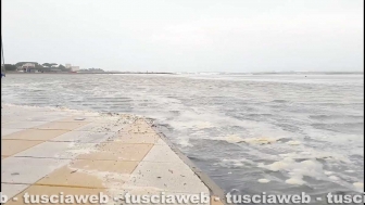 Maltempo, mareggiata a Tarquinia Lido