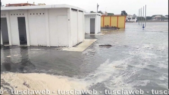 Maltempo, mareggiata a Tarquinia Lido
