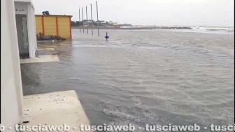 Maltempo, mareggiata a Tarquinia Lido
