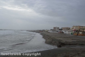 Maltempo, mareggiata a Tarquinia Lido