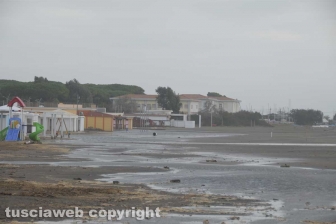 Maltempo, mareggiata a Tarquinia Lido