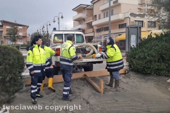 Mareggiata a Tarquinia, l'intervento della protezione civile