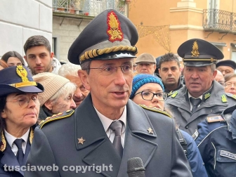 Viterbo - La posa della pietra d’inciampo in ricordo del partigiano Mariano Buratti in via Saffi 1 - Carlo Pasquali