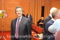 Attesa per l\'arrivo di Alfano