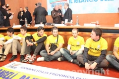 Attesa per l\'arrivo di Alfano