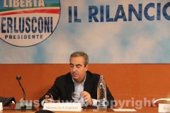 Attesa per l\'arrivo di Alfano