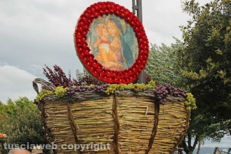 Marta celebra la festa della Madonna del Monte