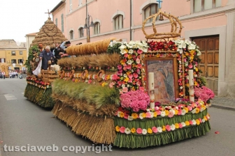 Marta celebra la festa della Madonna del Monte