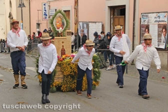 Marta celebra la festa della Madonna del Monte