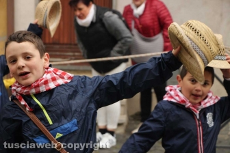 Marta celebra la festa della Madonna del Monte